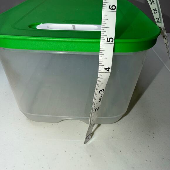 Tupperware Fridgesmart 4.4L Food Storage Vented Lid Produce Container - Picture 6 of 7